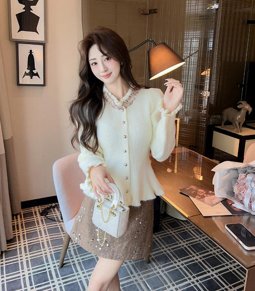 张心子【紗绒暖意】小香风织带裙摆毛衣开衫 U2602037 商品图4