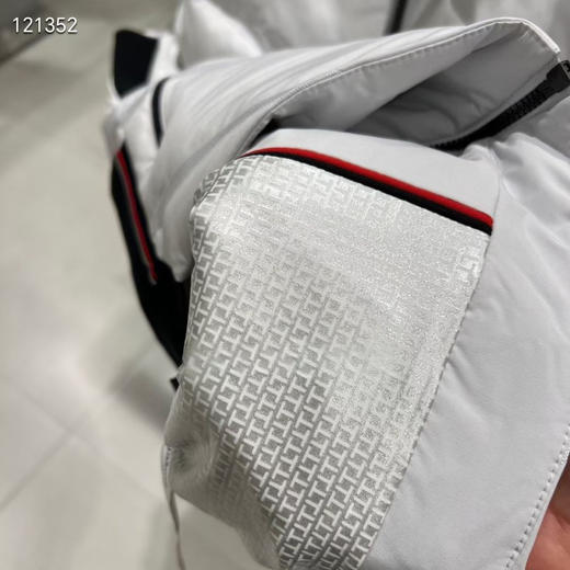 出韩国订单，26新款titleist男装羽绒马甲，春季簿款百搭保暖运动 非常柔软 复杂重工款 90白鸭绒  
浅灰色/黑色
尺码M -XXL 商品图3