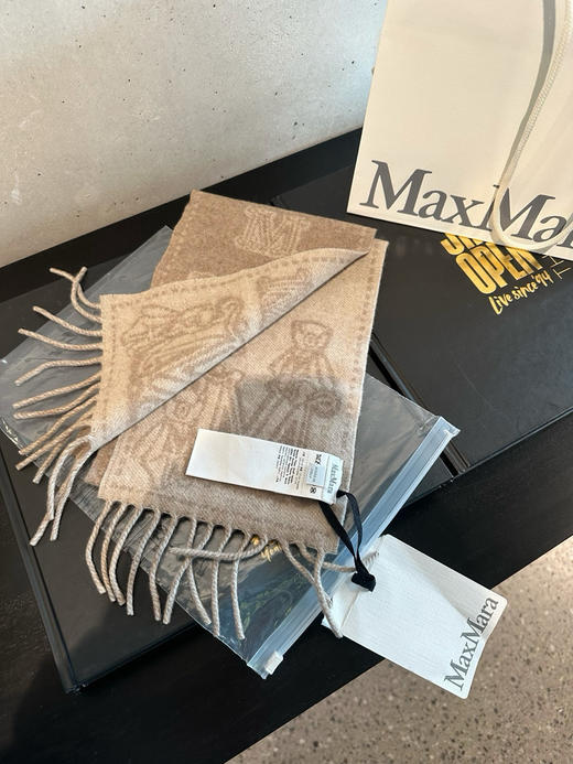 在途国现MaxMara超新限量发售款。百分百羊绒。烟驼色999元配购物袋 商品图2
