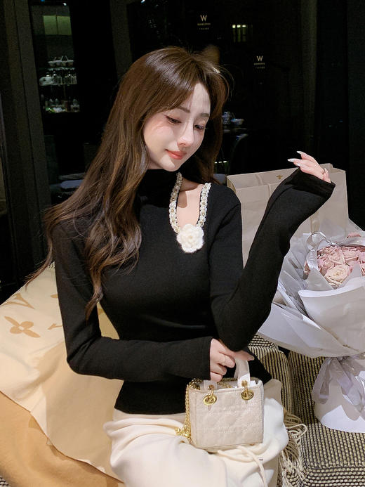 张心子【香氛美人】小心机挖空露肩半高领上衣 U2602014 商品图12