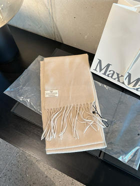 在途国现MaxMara超新限量发售款。百分百羊绒。米色1350元配购物袋