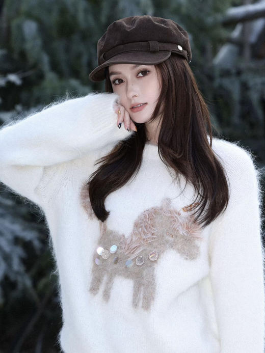 【"马上有钱"手缝亮片长毛小马嵌花圆领毛衣】D家同源羊驼羊毛面料，多重工艺!匠心缝制!彩色的毛绒+炫彩亮片+闪钻的装饰 商品图3