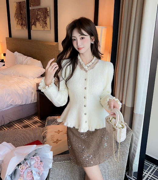 张心子【紗绒暖意】小香风织带裙摆毛衣开衫 U2602037 商品图8