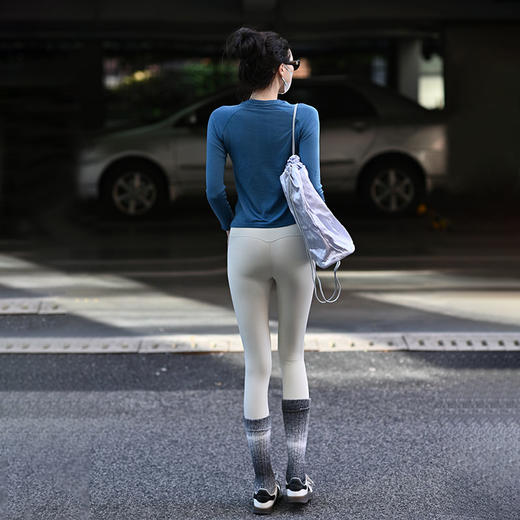 Beemen秋冬美利奴羊毛速干长袖女T恤 外瑜伽健身普拉提休闲圆领运动上衣 商品图4
