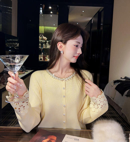 张心子【miu系千金】miu系减龄少女镂空手袖亮片开衫上衣 U2602021 商品图4