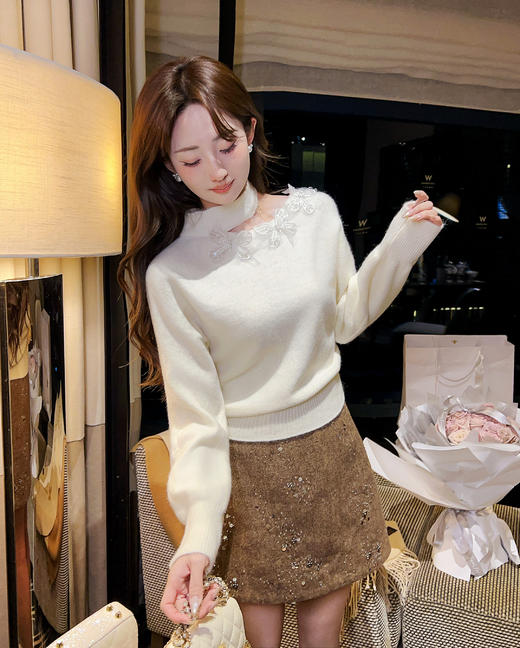 张心子【白色恋人】镂空立体花温柔挂脖毛衣 U2602008 商品图8