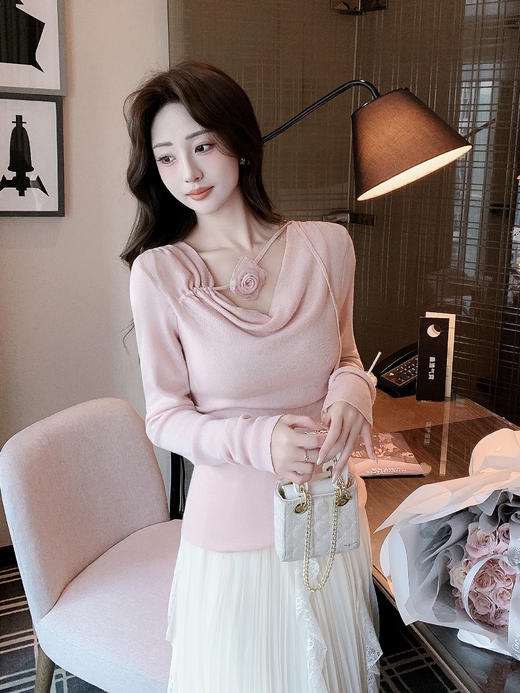 张心子【淡颜美女】荡领系绳立体花针织衫法式温柔上衣 U2602035 商品图3