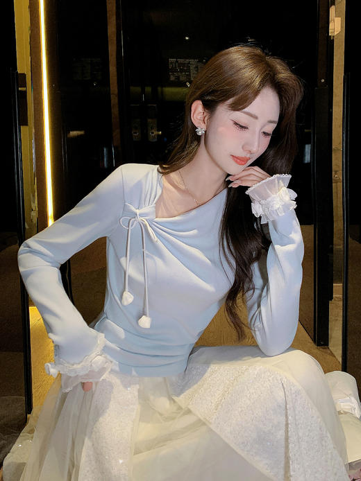 张心子【时髦进阶】设计感温柔法式斜肩露肩上衣 U2602004 商品图8