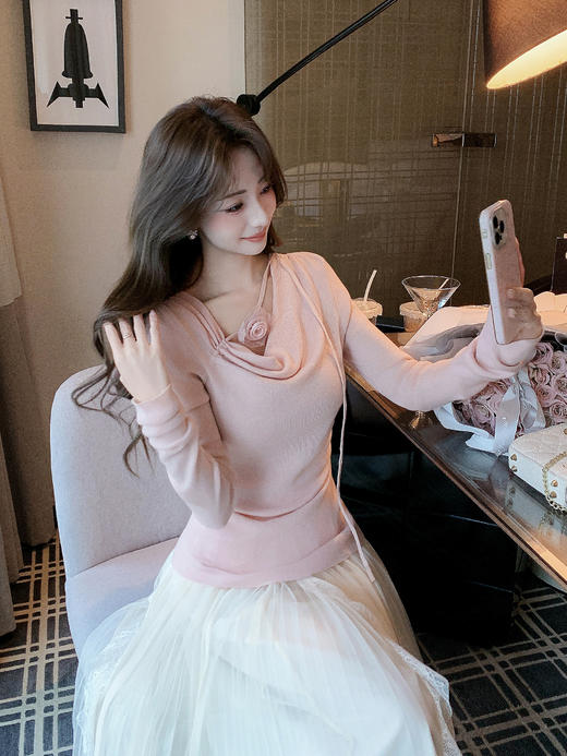 张心子【淡颜美女】荡领系绳立体花针织衫法式温柔上衣 U2602035 商品图4