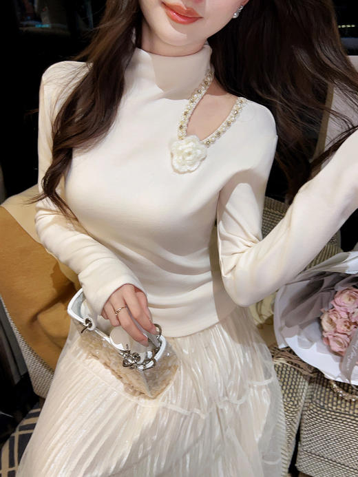 张心子【香氛美人】小心机挖空露肩半高领上衣 U2602014 商品图7