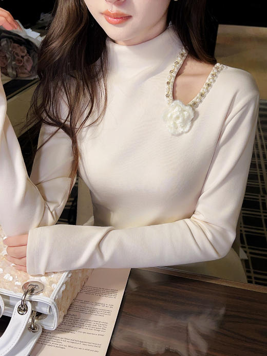 张心子【香氛美人】小心机挖空露肩半高领上衣 U2602014 商品图10