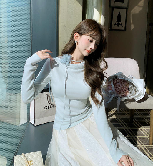 张心子【美学空间】法式甜美斜肩系带上衣 U2602005 商品图2