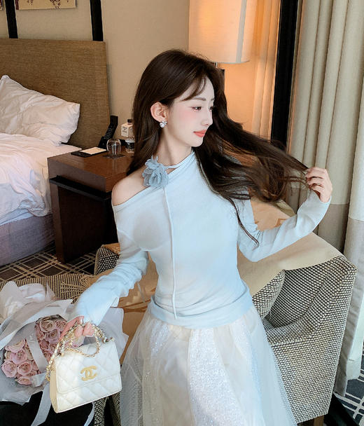 张心子【美学空间】法式甜美斜肩系带上衣 U2602005 商品图5