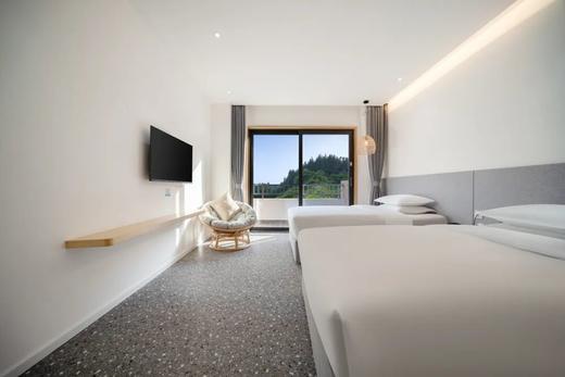 【瓦屋山汀颐酒店】，低至￥258起抢豪华房含早！揽一窗山水，做几日仙人，瓦屋山冬日盛宴：徒步挑战赛+幻雪奇缘NPC互动｜雅女湖畔 商品图2