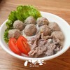 【手工牛肉丸】精选黄牛肉后腿肉，肉质鲜嫩有嚼劲，配料表干净无杂，每一颗都能吃到纯粹的牛肉香。沿用潮汕百年捶打技艺，3000次人工捶打，让肉糜形成天然胶质，弹牙爆汁，Q弹不松散，0防腐剂，家人放心吃。 商品缩略图3