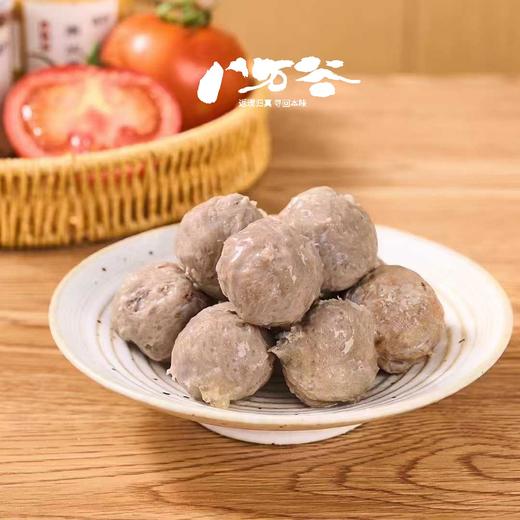 【手工牛肉丸】精选黄牛肉后腿肉，肉质鲜嫩有嚼劲，配料表干净无杂，每一颗都能吃到纯粹的牛肉香。沿用潮汕百年捶打技艺，3000次人工捶打，让肉糜形成天然胶质，弹牙爆汁，Q弹不松散，0防腐剂，家人放心吃。 商品图1