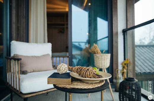 在成都周边包个院子过年！住进川西林盘艺术民宿，过“村居”日子，喂萌宠、田野小火车、植物拓染、手工泡菜……快带上家人，在稻乡渔歌感受乡野耕食慢生活，适合2、3家人组队哦~ 商品图3