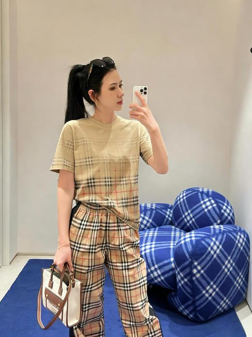 只可换码！不可退！巴宝莉  26Ss早春新款 渐变格子圆领短袖T恤（DQJ*MM） 商品图3