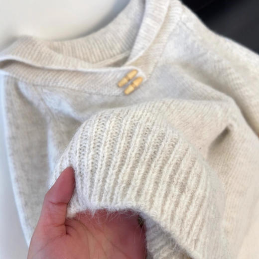 【慵懒风牛角扣毛衣】灰色翻领毛衣 早春装大码胖mm插肩袖正肩显瘦针织衫 商品图3