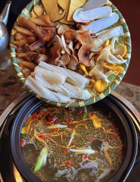 【掌柜好物】云南鲜菌菇组合，新鲜采摘，顺丰空运发货，未到云南，也能尝到这一口鲜味。新年停发时间:2月12号下午5点截单，2月24恢复正常发货