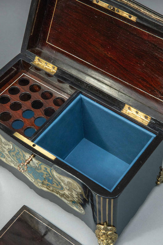 独角鹿西洋古董1850-1870年代法国拿破仑三世时期出品铜鎏金精雕底座装饰古典卷叶纹布勒镶嵌黑漆木雪茄及茶叶盒 商品图9