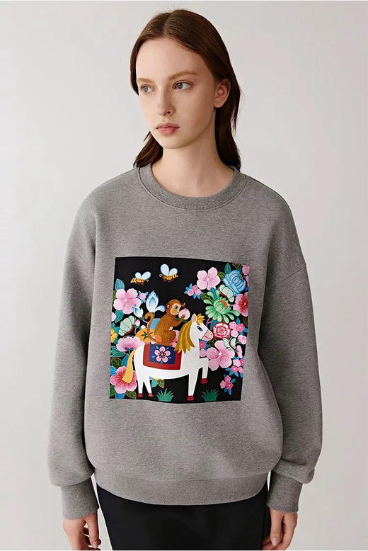 【秒杀价已调 直接拍】小禾 2026 毛圈棉 慵懒感 新年系列设计款 马上封侯印花 胶囊系列 宽版卫衣 商品图3