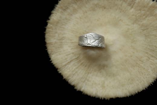 CHEZ BOQUE 覆盖系列原创手工925银皮革肌理戒指《蟒》 商品图3