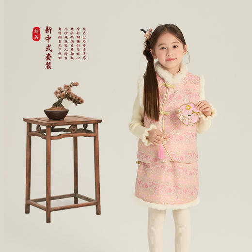 艾摩贝贝女童拜年服  2025冬款儿童新中式提花马甲加绒缎面国风背心套装 商品图5