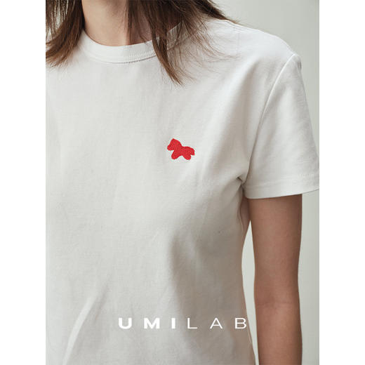 UMILAB｜骐骥*新年系列 科技奶油棉软糯亲肤小马刺绣修身T恤T787W 商品图3