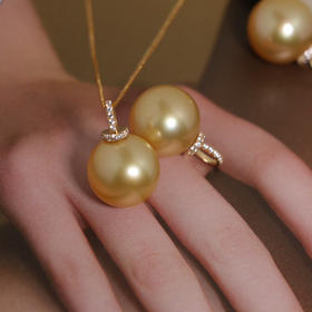 12-13mm 经典戴奶嘴扣南洋金珠吊坠 偏向中到浓金 基本无暇 正圆ji强光 细微生长痕迹 18K金配件