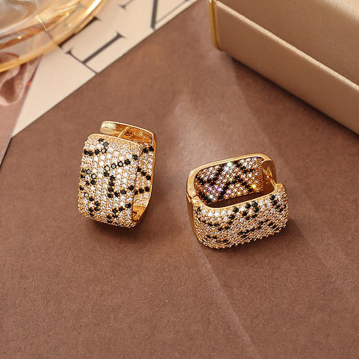 雀说 法式轻奢豹纹耳扣高级感时尚气质锆石耳环E811245 商品图1