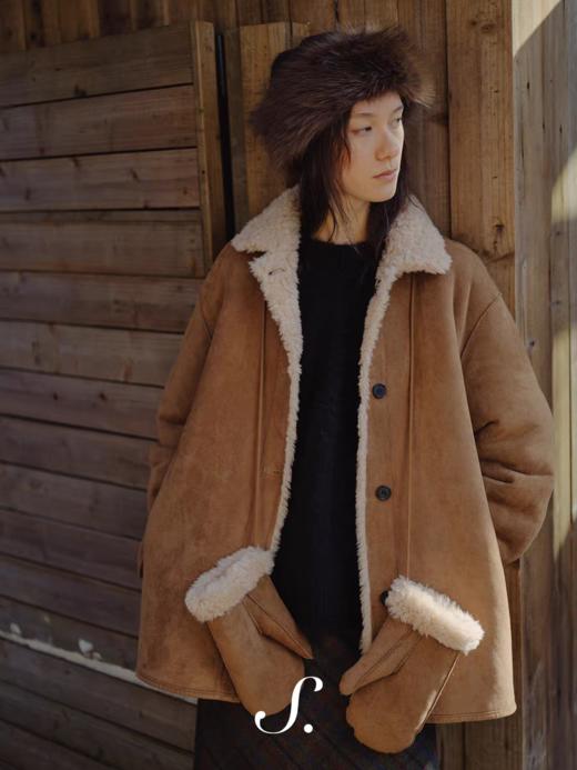 shyshystill/shy202510058/驼色两面穿羊毛皮毛一体自带手套翻领外套 商品图0