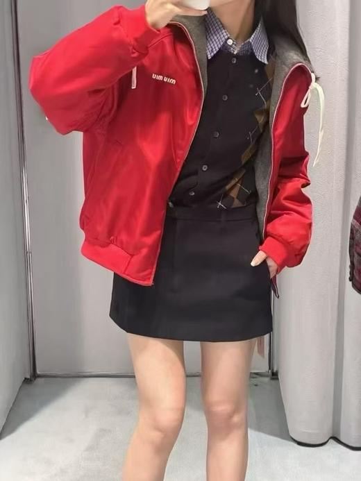 只可换码！不可退！缪缪 25Fw秋冬新款 字母刺绣休闲宽松两面可穿翻领夹克外套（DQJ*MM） 商品图1