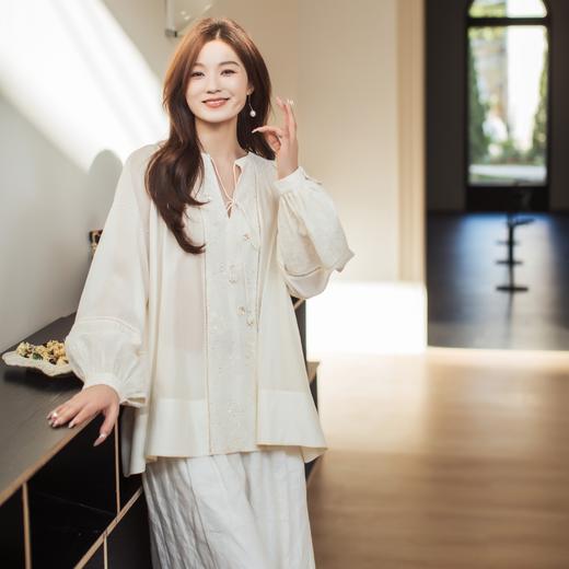 【林栖设计小店】手工钩花|丝棉绡浅杏色钉珠优雅气质2026春新款宽松衬衣1961118 商品图3