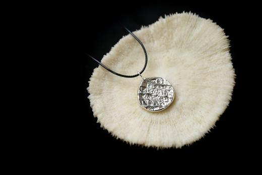 CHEZ BOQUE 覆盖系列原创手工925银织物肌理吊坠《落日》 商品图4