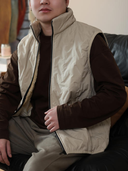 雅鹿线下专柜级品质❗亏本价出❗ 【雅鹿石墨烯羊羔绒男士马甲】 石墨烯蓄热科技，⁭循环锁住温暖 ✅内里加厚加绒保暖又细腻 ✅立领设计，可牢牢锁住温度 商品图6