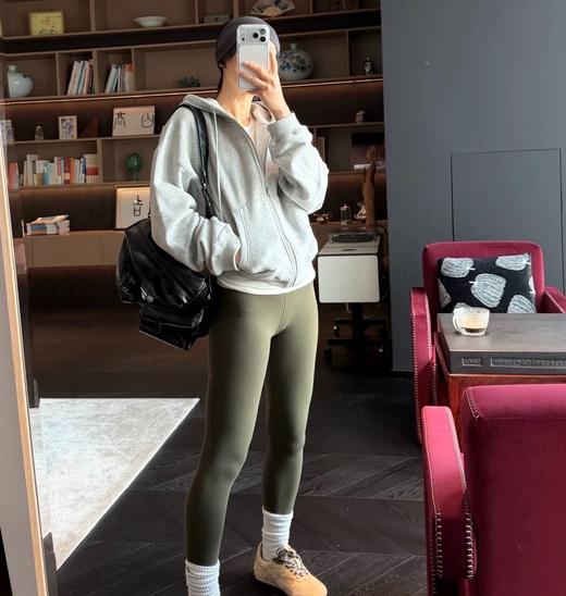 老米优品🎈3-5天！韩代同款！《松弛感薄绒连帽卫衣外套》超洋气百搭~ 宽松落肩袖，显瘦慵懒，冬季内搭，春季外穿！WT260119A 商品图9