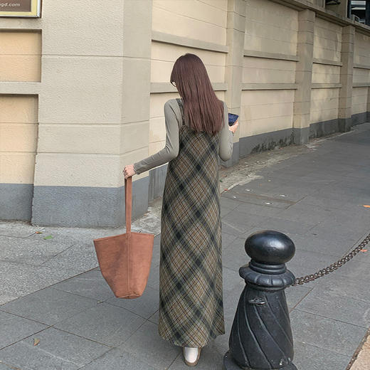 西遇格纹吊带连衣裙女2026年春季新款温柔风复古设计感别致吊带裙SS060096 商品图4