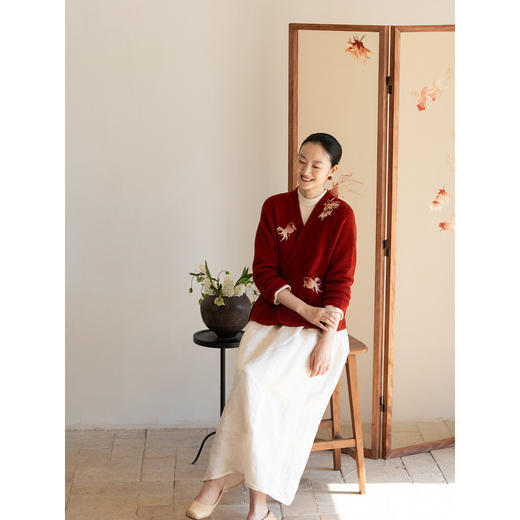 牧衣游原创 羊绒混织重工手绣毛织外套新年红色系带百搭开衫 音逸 商品图3