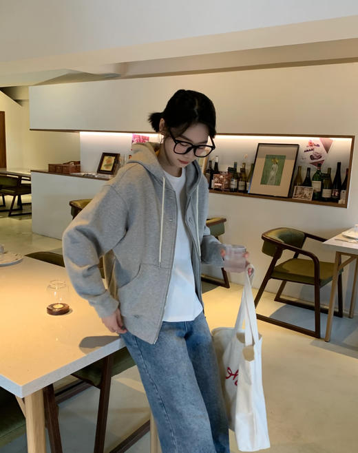 老米优品🎈3-5天！韩代同款！《松弛感薄绒连帽卫衣外套》超洋气百搭~ 宽松落肩袖，显瘦慵懒，冬季内搭，春季外穿！WT260119A 商品图4