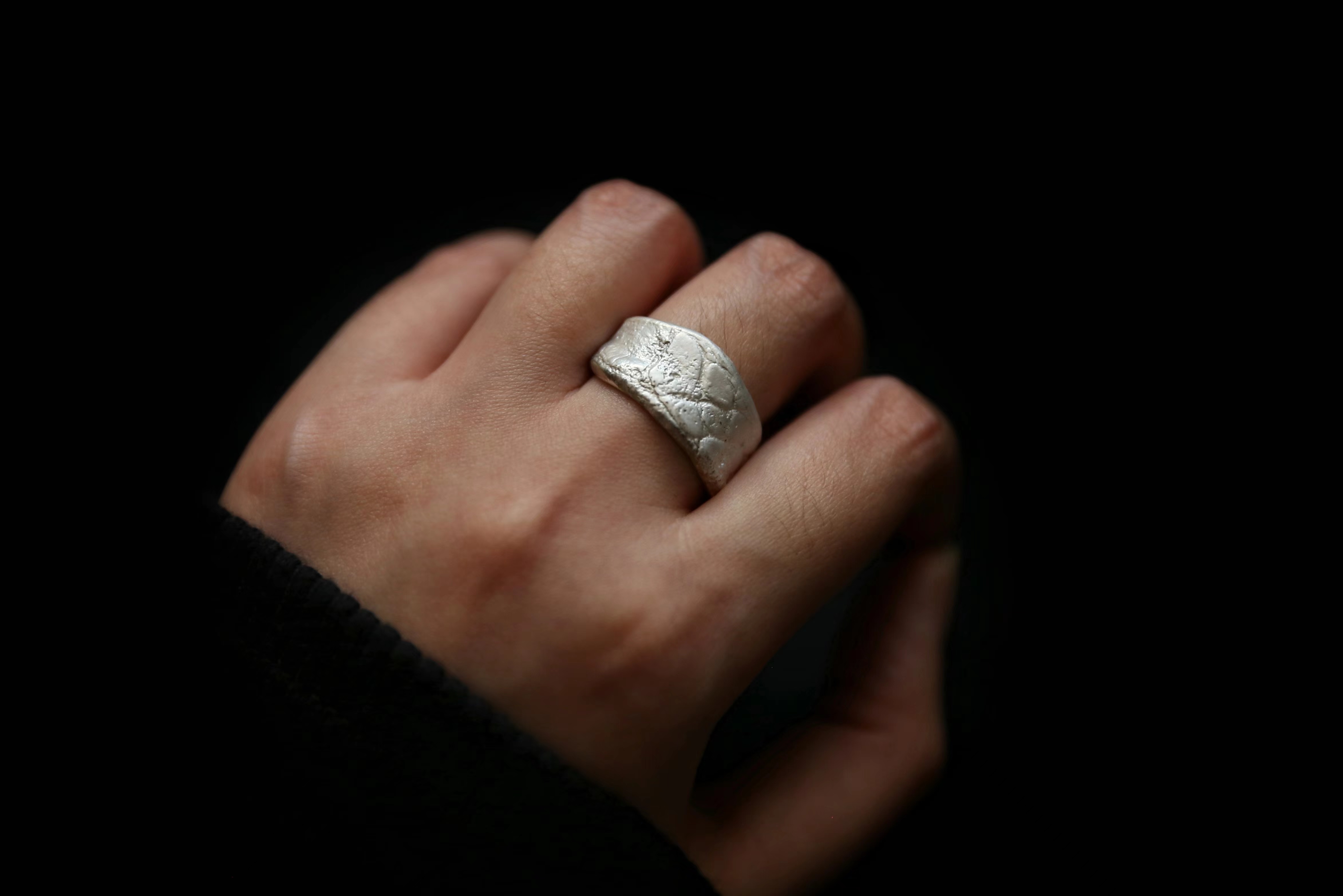 CHEZ BOQUE 覆盖系列原创手工925银皮革肌理戒指《蟒》