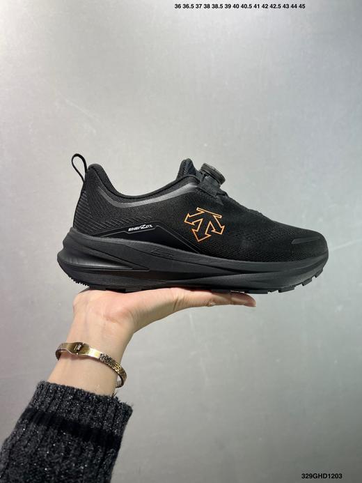 点此购买 迪桑特旋钮系列男女款LAVITATE WIRE 3.0缓震回弹运动鞋 98 340118 商品图0