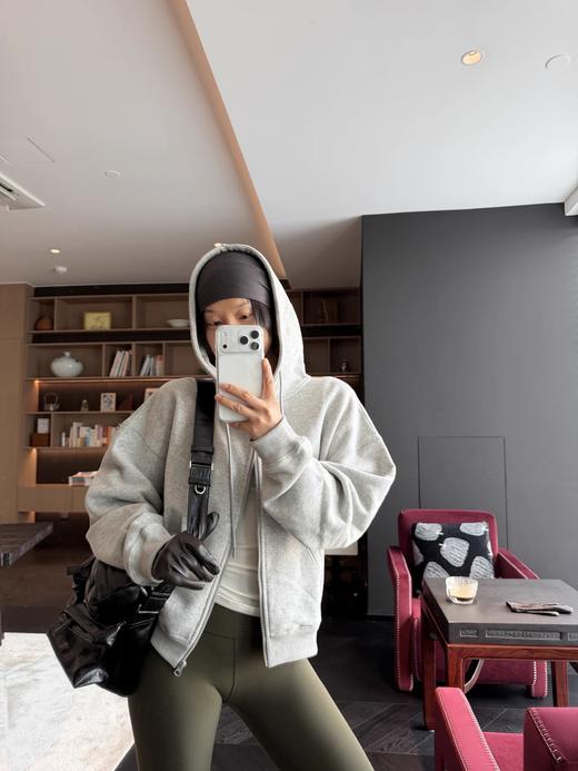 老米优品🎈3-5天！韩代同款！《松弛感薄绒连帽卫衣外套》超洋气百搭~ 宽松落肩袖，显瘦慵懒，冬季内搭，春季外穿！WT260119A 商品图7