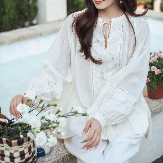 【林栖设计小店】手工钩花|丝棉绡浅杏色钉珠优雅气质2026春新款宽松衬衣1961118 商品图2