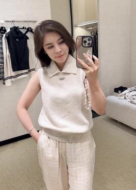 只可换码！不可退！香奈儿 25N Coco Neige滑雪系列 白色翻领蝴蝶结羊绒马甲（DQJ*MM）