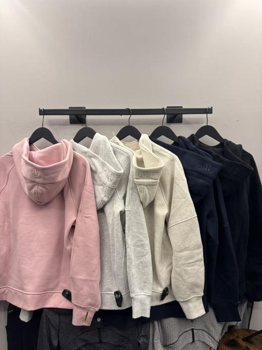 原价¥1200，特价¥599直邮到手！Lululemon Scuba 宽松版卫衣， 前短后长不挑！ 只有一个码，能穿到125斤 商品图1