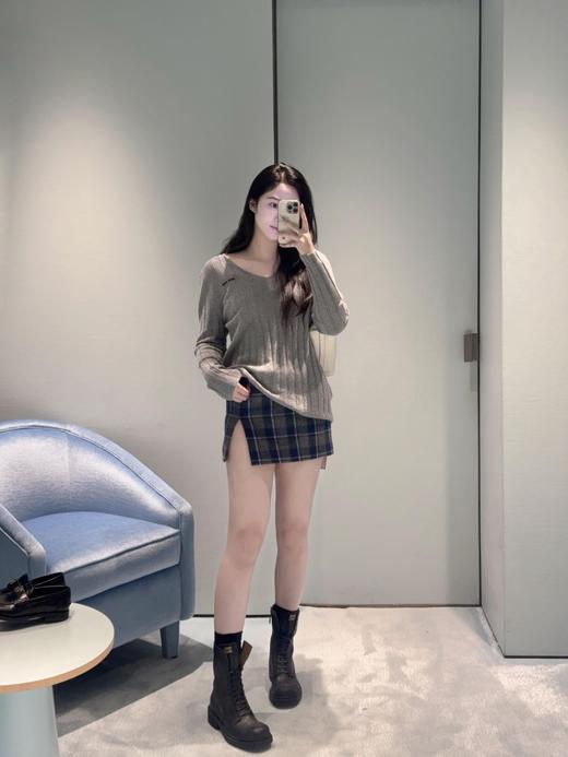 只可换码！不可退！缪缪   25FW秋冬新款 羊毛羊绒混纺V领毛衣（DQJ*MM） 商品图4