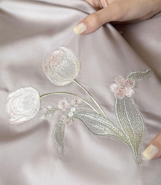 高级感刺绣~26春新款100S全棉长绒棉贡缎郁金香刺绣四件套 四季床品 精致优雅 乔迁新居 商品图2