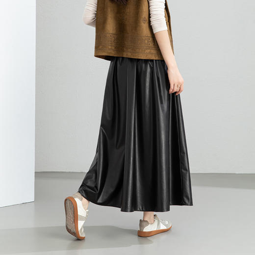 百媚生  pu皮半身裙女春季中长款百褶皮裙BC66077 商品图3