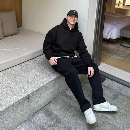 伊泺杉虎头刺绣加绒卫裤 | 2026年冬春「虎头刺绣」卫裤火了 商品图4